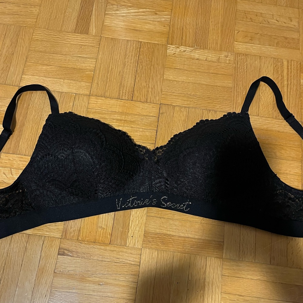 Victoria Secret No Wire Bra